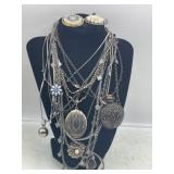 R2) Necklaces and pendants