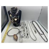 R2) Many costume necklaces