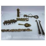 (R16). Brass assortment of hangers for keys and