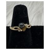 Size 6 - 10k gold ring - missing one stone