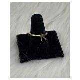 14k gold ring missing stone. Size 7