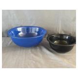 (2) Pyrex Nesting Bowls Solid Colors Blue & Black