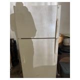 GE Refrigerator Garage Fridge *Needs Cleaned*