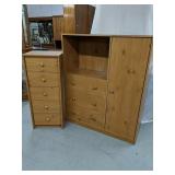 Small entertainment center in a five-drawer