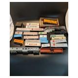 Train trailers and cars HO