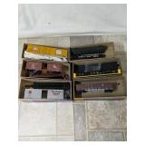 Roundhouse Products HO Gauge Train Cars