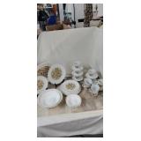 Corelle dish set 
6 dinner plates
11 salad