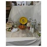 Lot of glassware and porcelain
Lamps
Milk glass