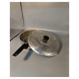 Wagner Ware Sidney 12-in fry pan with lid