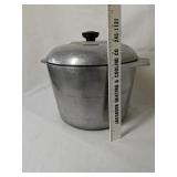 Wagner where Sydney Pot With Lid