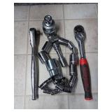 Crescent ratchets band sockets