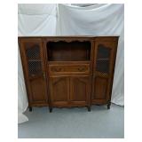 Beautiful vintage hutch
Keys to lock