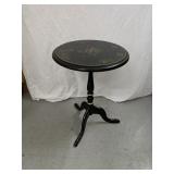 Ethan Allen round side table 
21" tall
15"