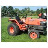Kubota L2800 HST Diesel Tractor, 4x4 Hyd Drive, 3pt, pto. 407 hrs. nice cond.