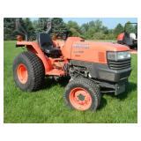Kubota L2800 HST Diesel Tractor, 4x4 Hyd Drive, 3pt, pto. 407 hrs. nice cond.
