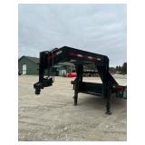 2017 pj gooseneck 5th wheel. Fresh sand blast and new paint. 28 ft deck