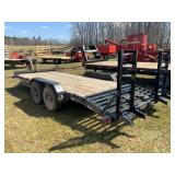 Flatbed trailer with dovetail and ramps