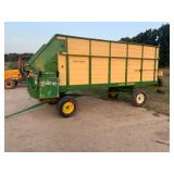 John Deere wagon