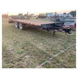 Flat bed with ramps