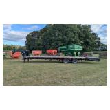 Flatbed gooseneck trailer with ramps and beavertail