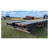 Flatbed gooseneck trailer with ramps and beavertail