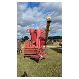 New Holland 352 grinder mixer