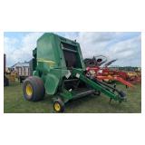 John Deere 450M round baler