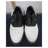 SPIKELESS GOLF SHOES -- 10 1/2