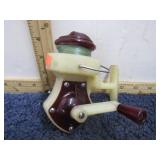 WALTCO NY-O-LITE FISHING REEL