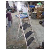 FOLDING STEP STOOL