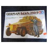 TAMIYA GERMAN ARMORED VEHICLE MODEL