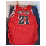 NBA BULLS JERSEY -- XL