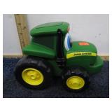 ERTL JOHN DEERE TRACTOR
