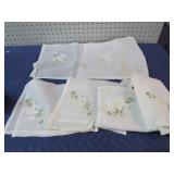 EMBROIDERED TABLE RUNNER & PLACE MATS