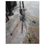PROFESSIONAL CAMERA TRIPOD
