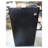 DORM SIZE IGLOO REFRIGERATOR