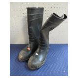 RUBBER BOOTS -- 10