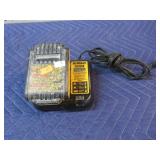 DEWALT 2OV BATTERY & CHARGER
