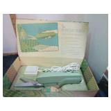 VINTAGE SEARS ELECTRIC PINKING SCISSORS