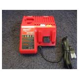 MILWAUKIEE M12 / M18 BATTERY CHARGER