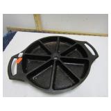 LODGE CAST IRON CORNBREAD PAN
