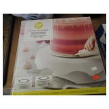 WILTON CAKE DECORATING TURNTABLE