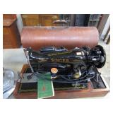 VINTAGE SINGER SEWING MACHINE