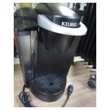 KEURIG COFFEE MAKER - - WORKS