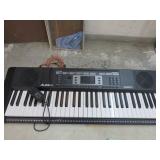 ELECRONIC KEYBBOARRD -- WORKS