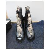 NEW FASHION SHOES -- 7.5