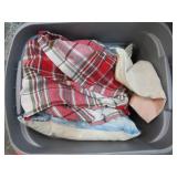 THROW PILLOWS & TABLE CLOTH