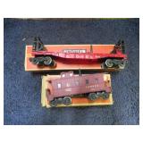 LIONEL "O" GAUGE CABOOSE & CARGO CAR