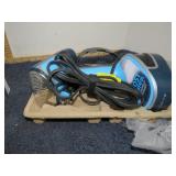 HANDHELD CLOTHES STEAMER