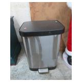 FOOT PEDAL TRASH CAN